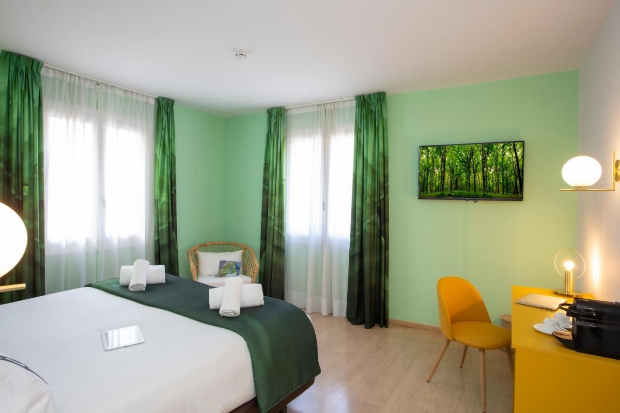 Casual Colours Barcelona Hotel Exterior photo